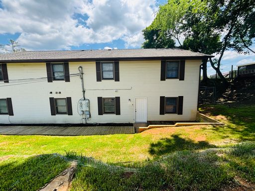 2 Bedroom, 1 Bath Apartment – photo 1
