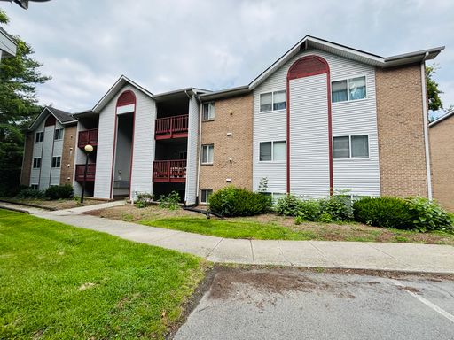 4 bedroom 2 bath Third Floor Condo (rented as a 3 Bedroom 2 bath with a Den/Office – photo 1