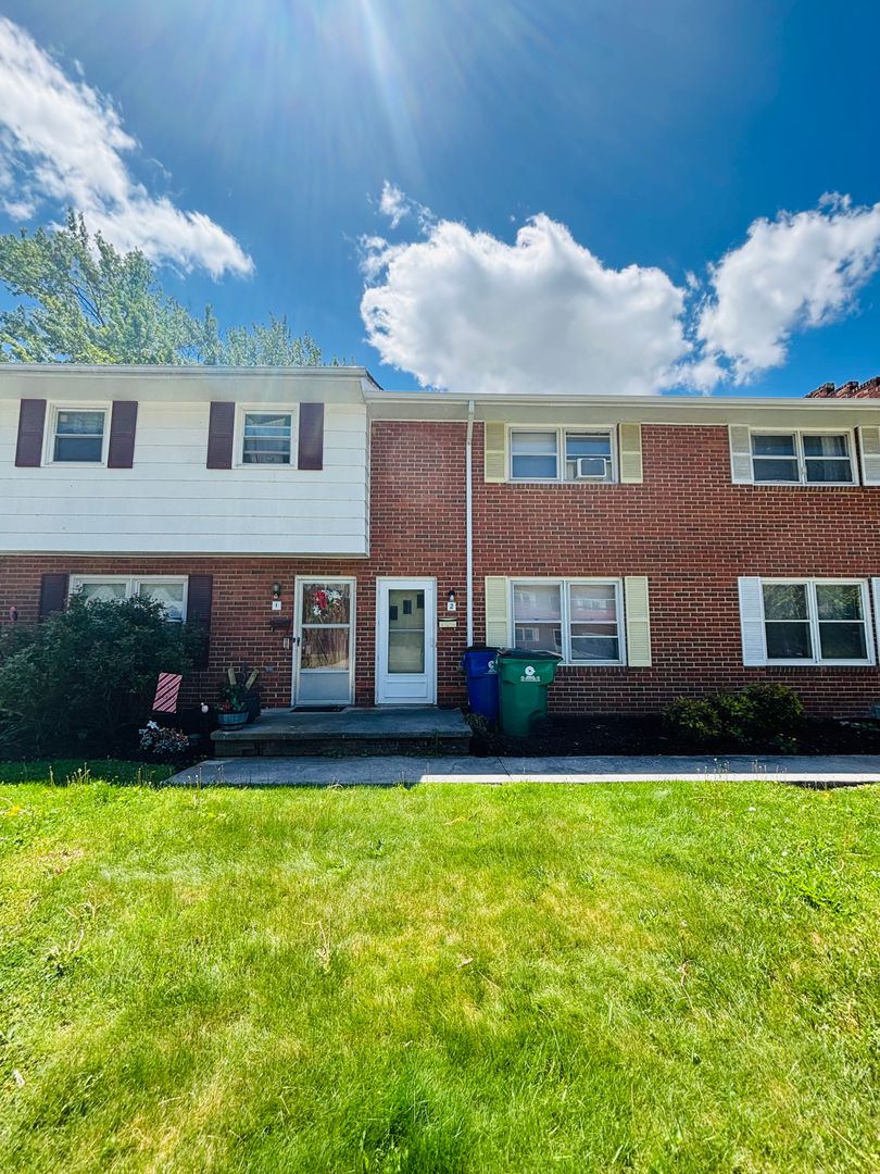 Blacksburg House: 106 Lucas Dr. #2