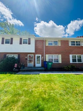 2 Bedroom 1 Bath Townhouse – photo 1