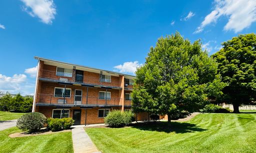 2 Bedroom, 1 Bath Apartment – photo 1