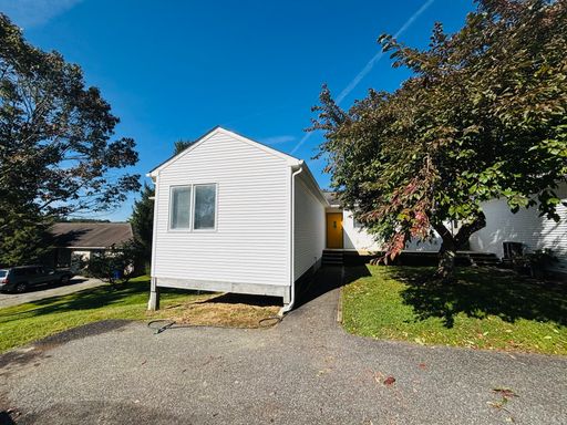 3 Bedroom, 2 Bath Duplex – photo 1