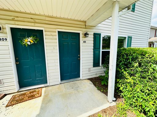 4 Bedroom 3 Bath Townhouse – photo 1
