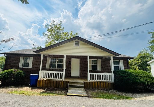 3 Bedroom, 2 Bath Duplex – photo 1