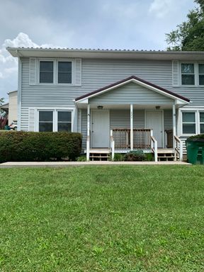 2 Bedroom 1.5 Bath Duplex – photo 1