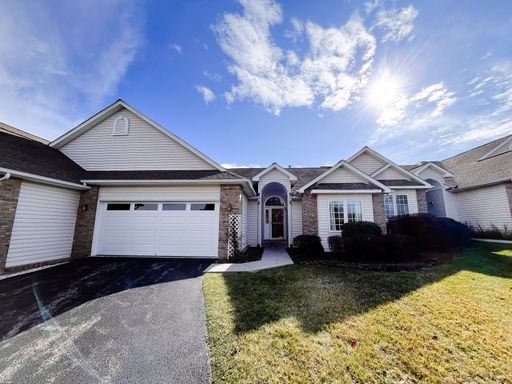 Renovated 3 Bedroom, 3 Bath Townhouse with 2-car garage and views! – photo 1