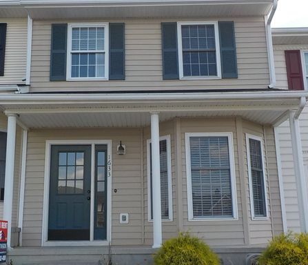 3 Bedroom 2.5 Bath Townhouse – photo 1