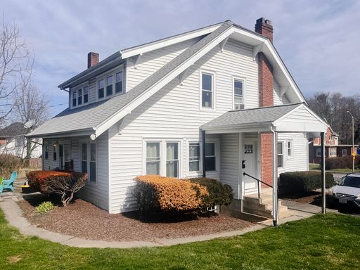 2 Bedroom, 1 Bath Apartment – photo 1