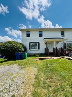 3 Bedroom 1.5 Bath Duplex – photo 1
