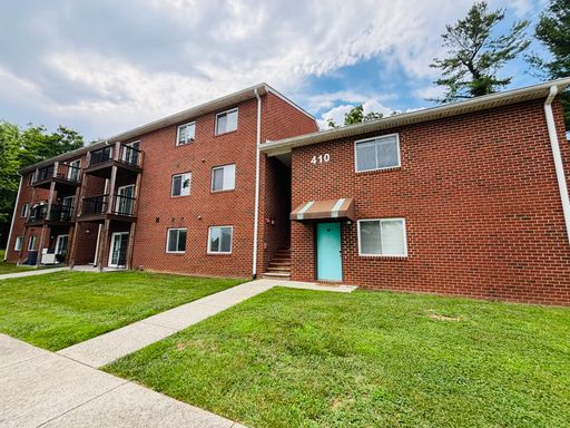 2 Bedroom, 1 Bath Apartment – photo 1