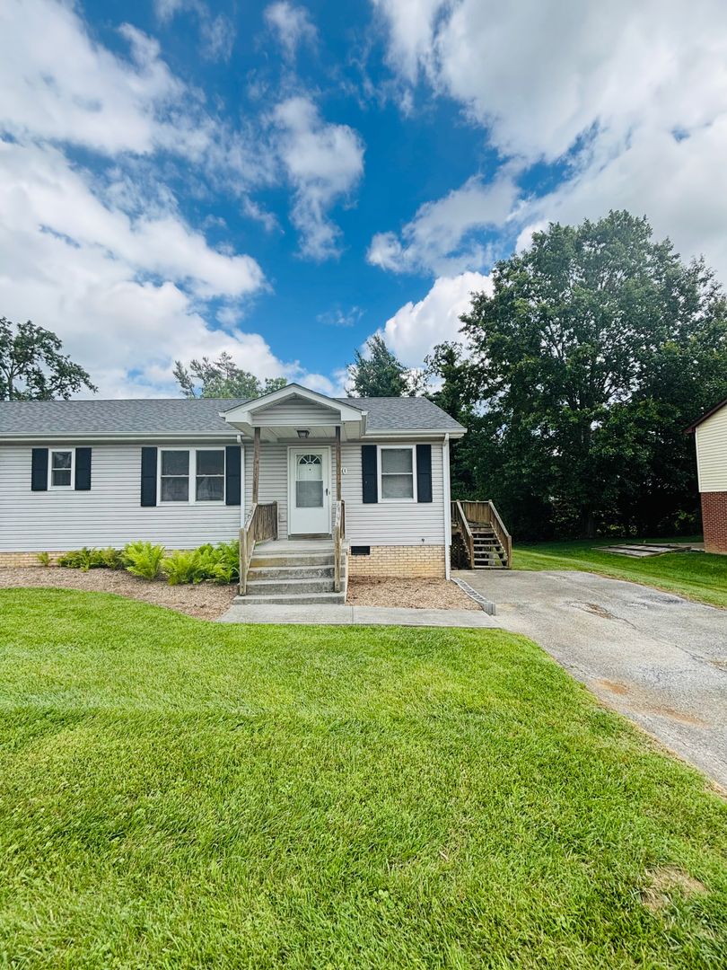 Christiansburg House: 70 Franklin Parke Court