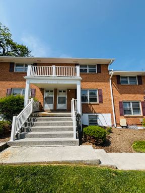2 Bedroom, 1 Bath Apartment – photo 1
