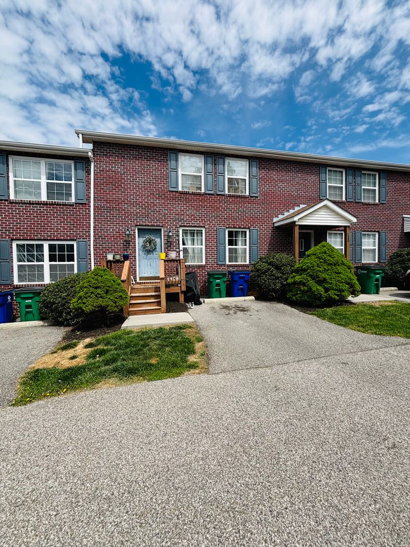 Christiansburg House: 130 Hunter's Ridge