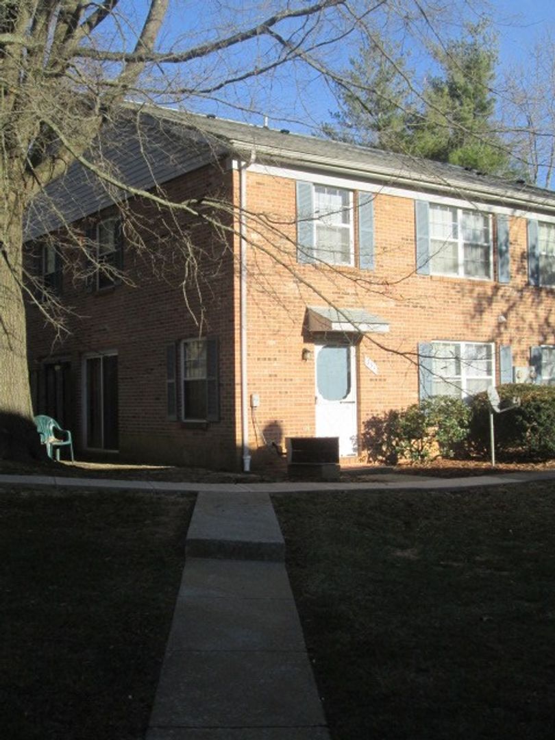 Blacksburg House: 331 Charles St.