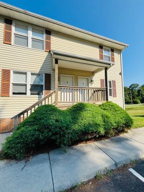 2 Bedroom, 1 Bath Apartment – photo 1