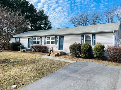 3 bedroom, 1.5 Bath Duplex – photo 1