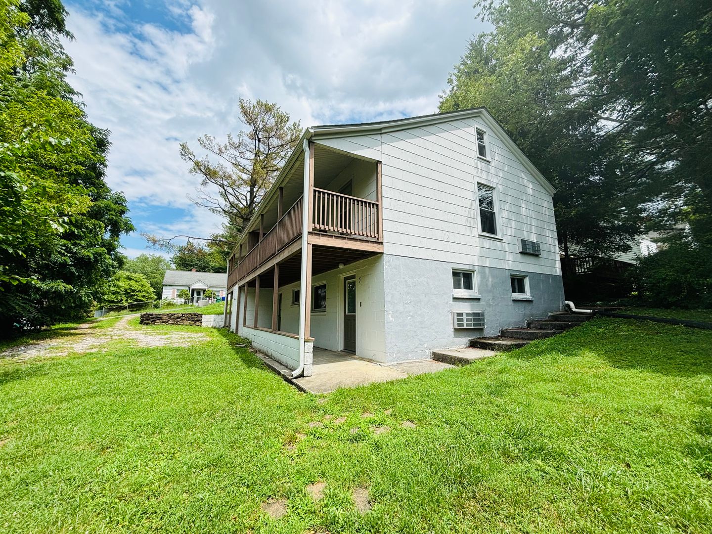 Blacksburg House: 821-3 Montgomery Street