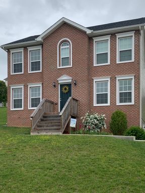 3 Bedroom 2.5 Bath 1 Car Garage House – photo 1