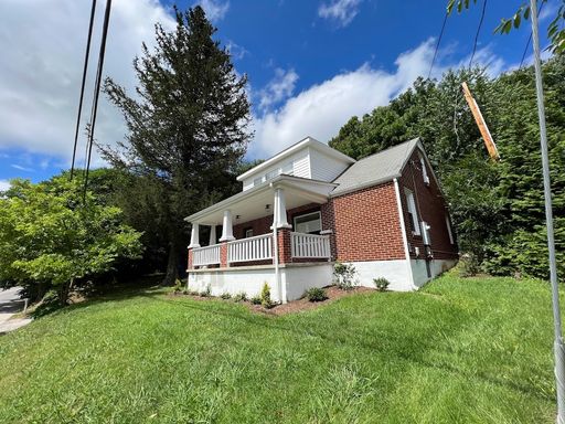 *RENOVATED KITCHEN AND BATHS!* 2 Bedroom, 2.5 Bath House – photo 1
