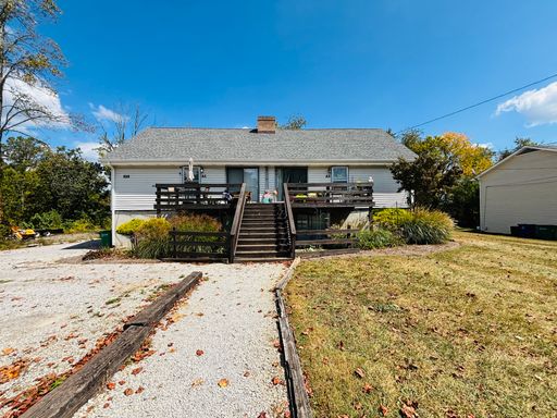 3 Bedroom, 2 Bath Townhouse – photo 1