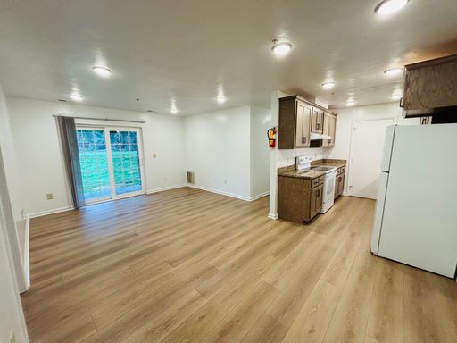 3 Bedroom, 1 Bath Apartment – photo 1
