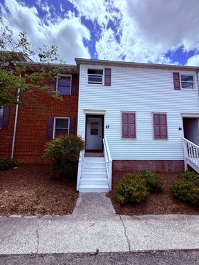 4 Bedroom, 2 Bath Apartment – photo 1