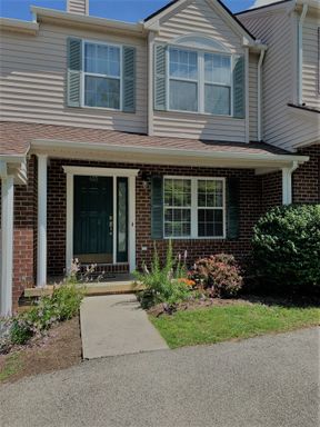 2 Bedroom 2.5 Bath Townhouse – photo 1