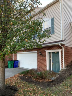 3 Bedroom 2 Bath Townhouse with 2 Car Garage – photo 1