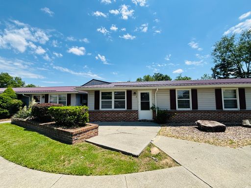 2 Bedroom, 1 Bath Apartment – photo 1
