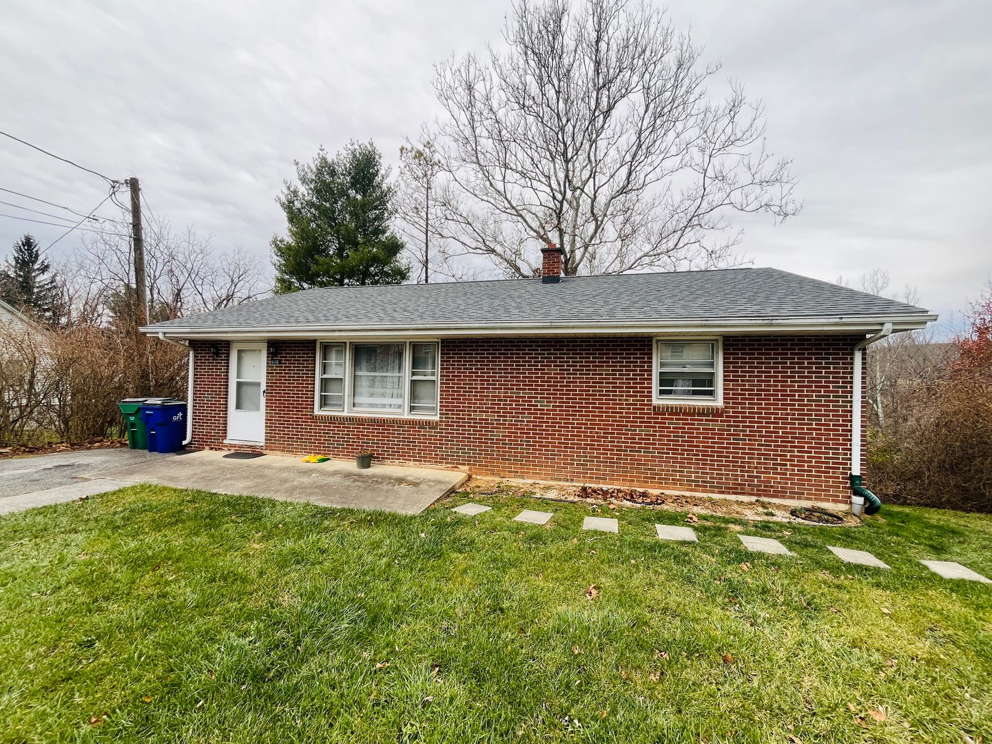 Blacksburg House: 610 Ellett Rd.