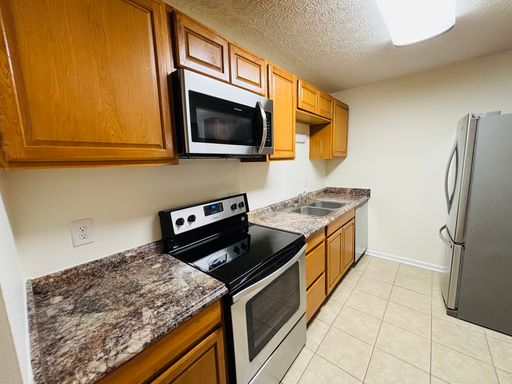 2 Bedroom, 1 Bath Apartment – photo 1