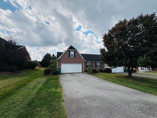 3 Bedroom, 2 Bath Duplex – photo 1