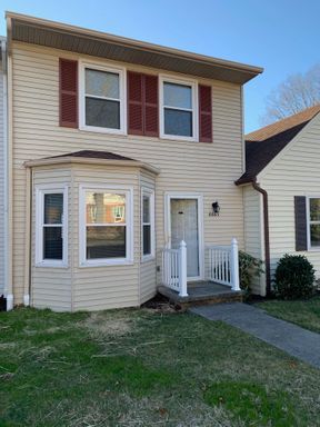 2 Bedroom 1.5 Bath Townhouse – photo 1