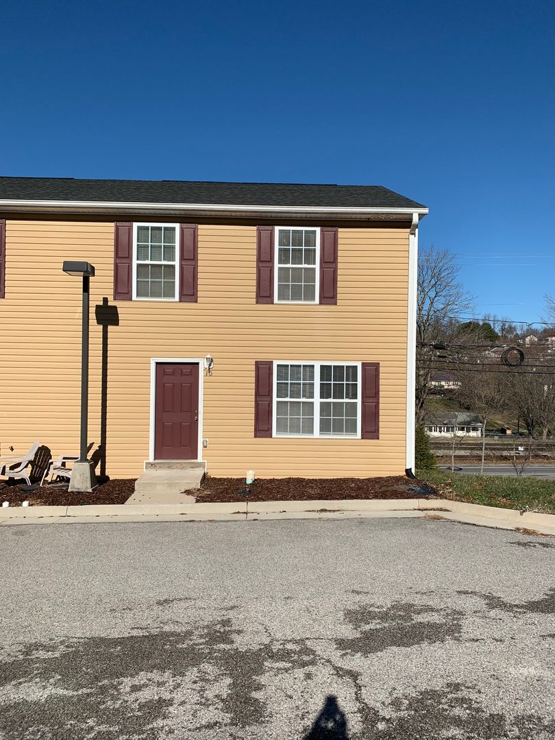 30 Station Lane, Christiansburg, VA 24073