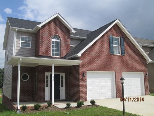 4 Bedroom 2.5 Bath House with 2 Car Garage – photo 1