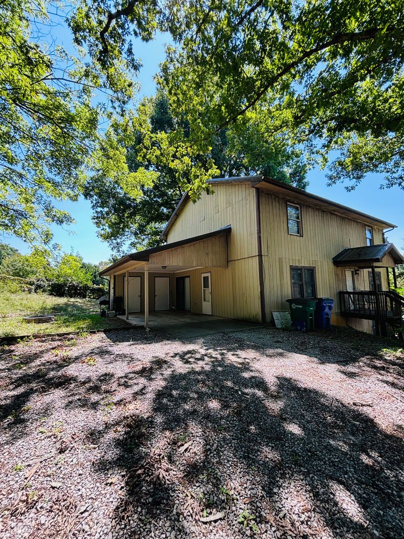 Christiansburg House: 485 Wakeman Ct.