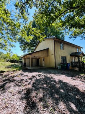 2 Bedroom, 1.5 Bath Duplex – photo 1