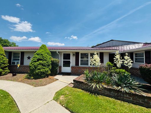2 Bedroom, 1 Bath Apartment – photo 1