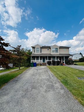 3 Bedroom, 2.5 Bath Duplex – photo 1