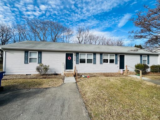 3 Bedroom, 1.5 Bath Duplex – photo 1
