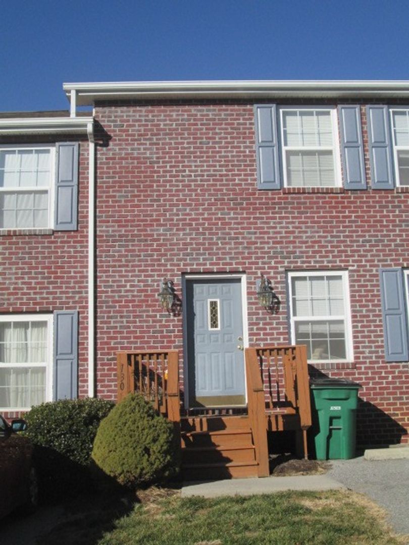 Christiansburg House: 130 Hunter's Ridge