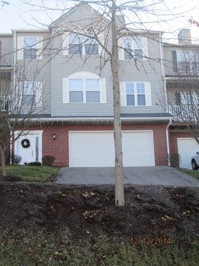 3 Bedroom 2 Half Bath Townhouse with 2 Car Garage – photo 1