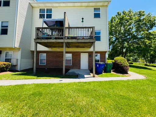 2 Bedroom, 1 Bath Apartment – photo 1