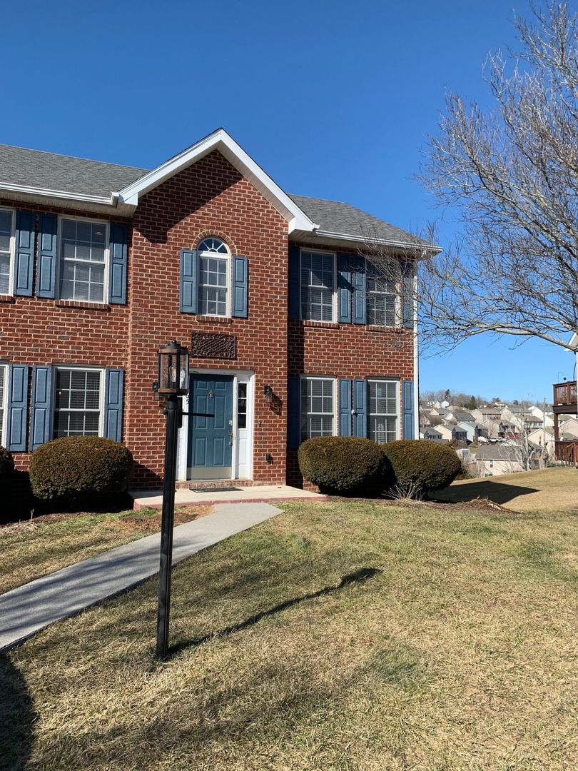 Christiansburg House: 165 Tula Circle