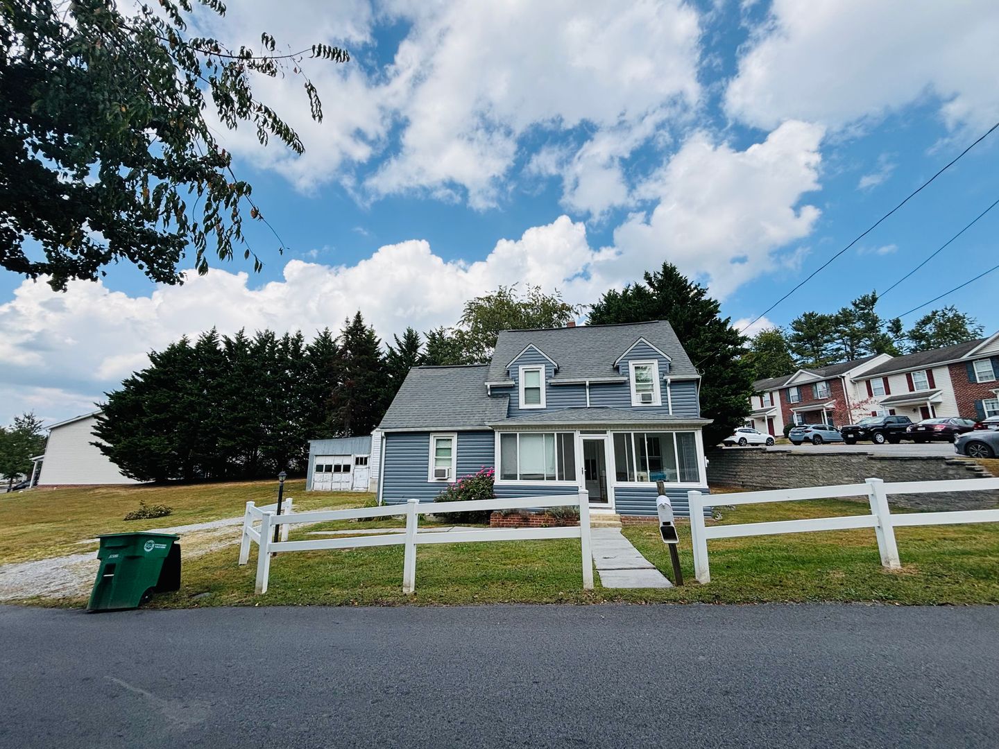 Christiansburg House: 605 Republic Rd