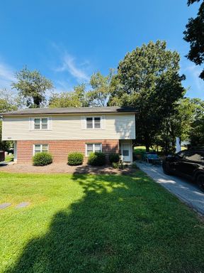 3 Bedroom, 1.5 Bath Duplex – photo 1