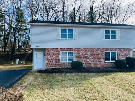 3 Bedroom, 1.5 Bath Duplex – photo 1