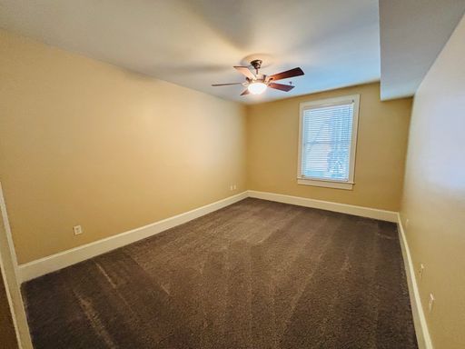 2 Bedroom, 1 Bath Apartment – photo 1