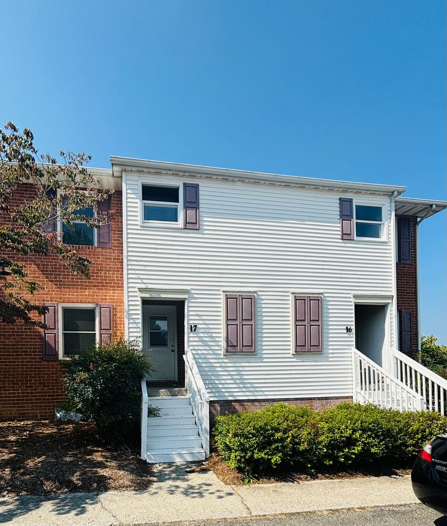 1407 Toms Creek Rd., Unit 17, Blacksburg, VA 24060