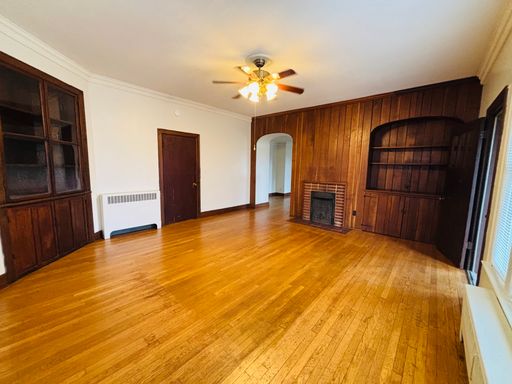 Newly Renovated with heat included! 3 Bedroom, 2 Bath Apartment – photo 1